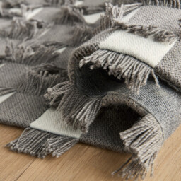 Fringe Hand-Stitched Rug in Recycled Polyester - thumbnail 4