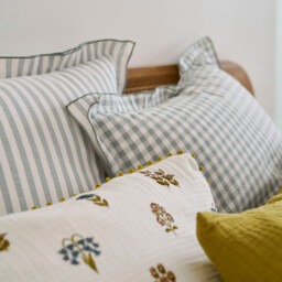 Cottage Green Cotton Seersucker Pillowcase - thumbnail 2