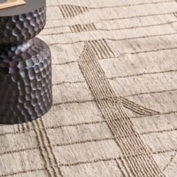 Baatha Hand-Woven Wool/Cotton Rug - thumbnail 2