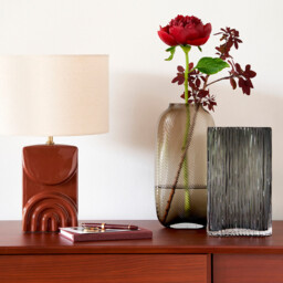 Anija 21cm High Ribbed Smoked Glass Vase - thumbnail 3