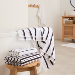 Jila Bath Towel in Velour Towelling - thumbnail 3
