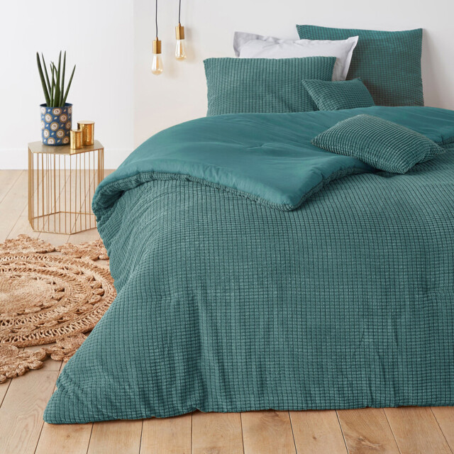 Fluffy Textured Quilted Bedspread - image 1