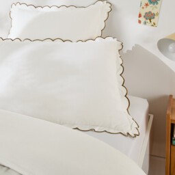 Scenario Plain Washed Cotton Scalloped Child's Pillowcase - thumbnail 3