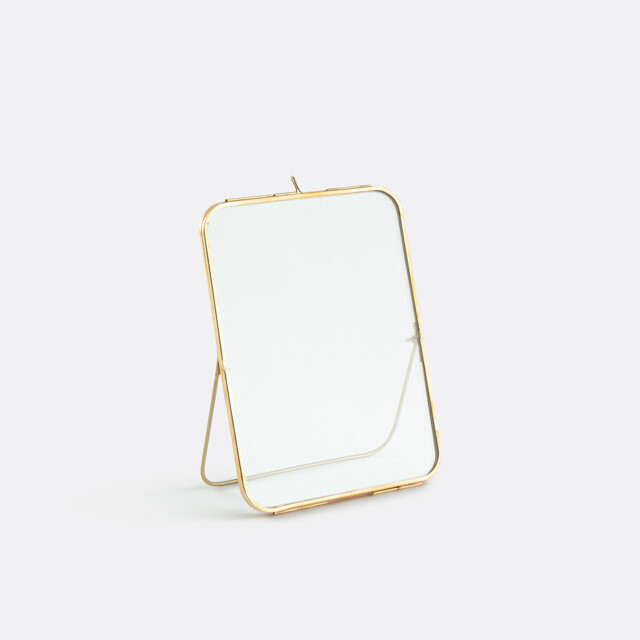 Uyova Upright Photo Frame in Brass and Glass, H23cm - image 1