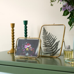 Uyova Upright Photo Frame in Brass and Glass, H23cm - thumbnail 2
