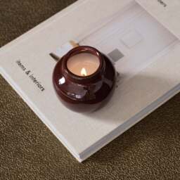 Clovelley 9cm Ceramic Sea Salt and Bergamot Candle - Burgundy - thumbnail 2