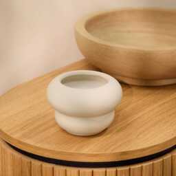 Surbiton Single Wick 13cm Ceramic Candle - Oud Wood & Rose Scent In Clay - thumbnail 2