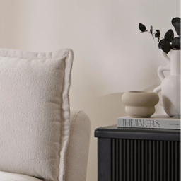 Surbiton Single Wick 13cm Ceramic Candle - Oud Wood & Rose Scent In Clay - thumbnail 4