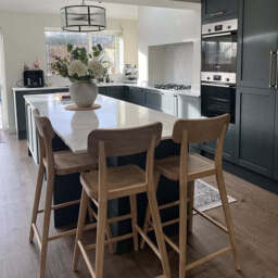 Silvester Whitewash Bar Stool with Backrest - thumbnail 2