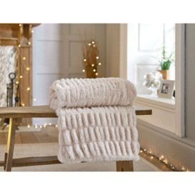 Deyongs New Hampshire Faux Fur Throw, Blush