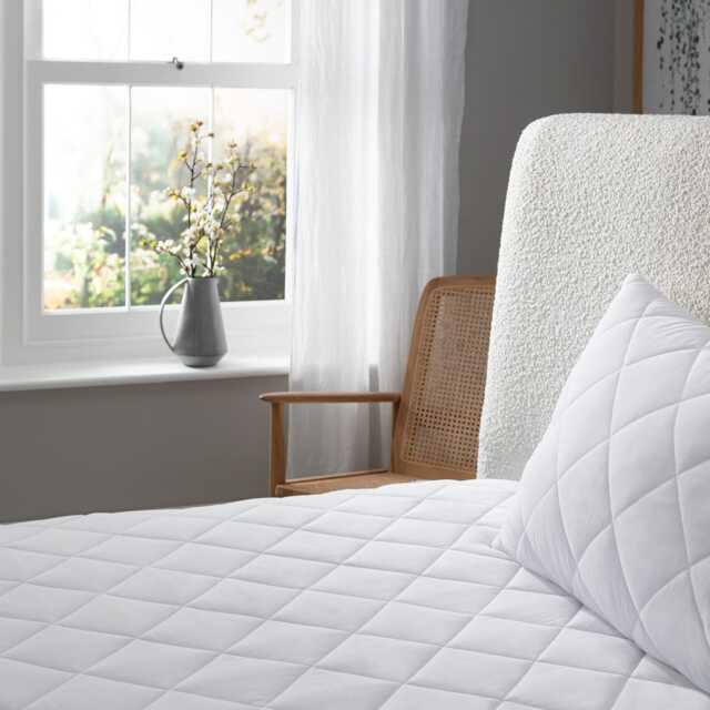 The Fine Bedding Company Allergy Defence Mattress Protector, Double - image 1