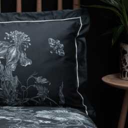 Timorous Beasties Tendril Spill Oxford Pillowcase Set, Navy - thumbnail 4