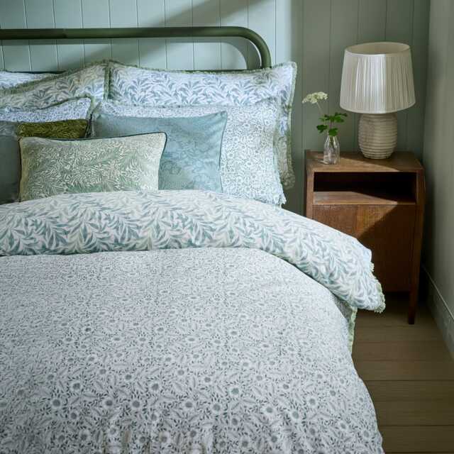 William Morris At Home Willow Bough Duvet Set, Single, Sage - image 1