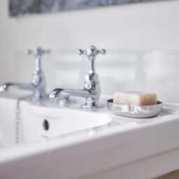 Joseph Joseph EasyStore Luxe Soap Dish, Stainless Steel - thumbnail 3