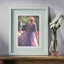 "Laura Ashley Little Vines Photo Frame In Green Finish 5"" x 7"" LA3756692-Q"