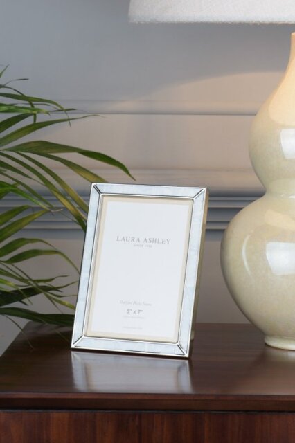"Laura Ashley LA3756184-Q Oakford Photo Frame In Mother Of Pearl Finish 5 x 7"""