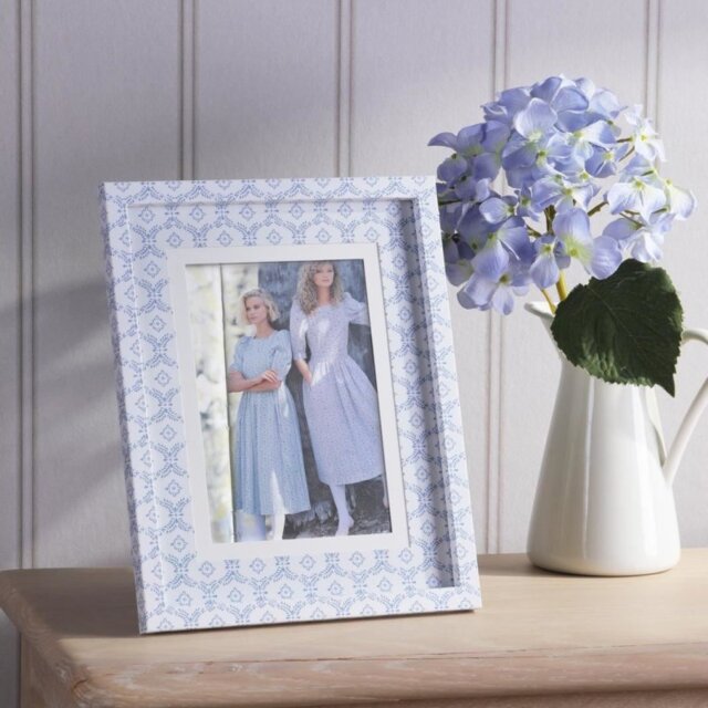 "Laura Ashley Norton Photo Frame In Blue Finish 5"" x 7"" LA3756693-Q"