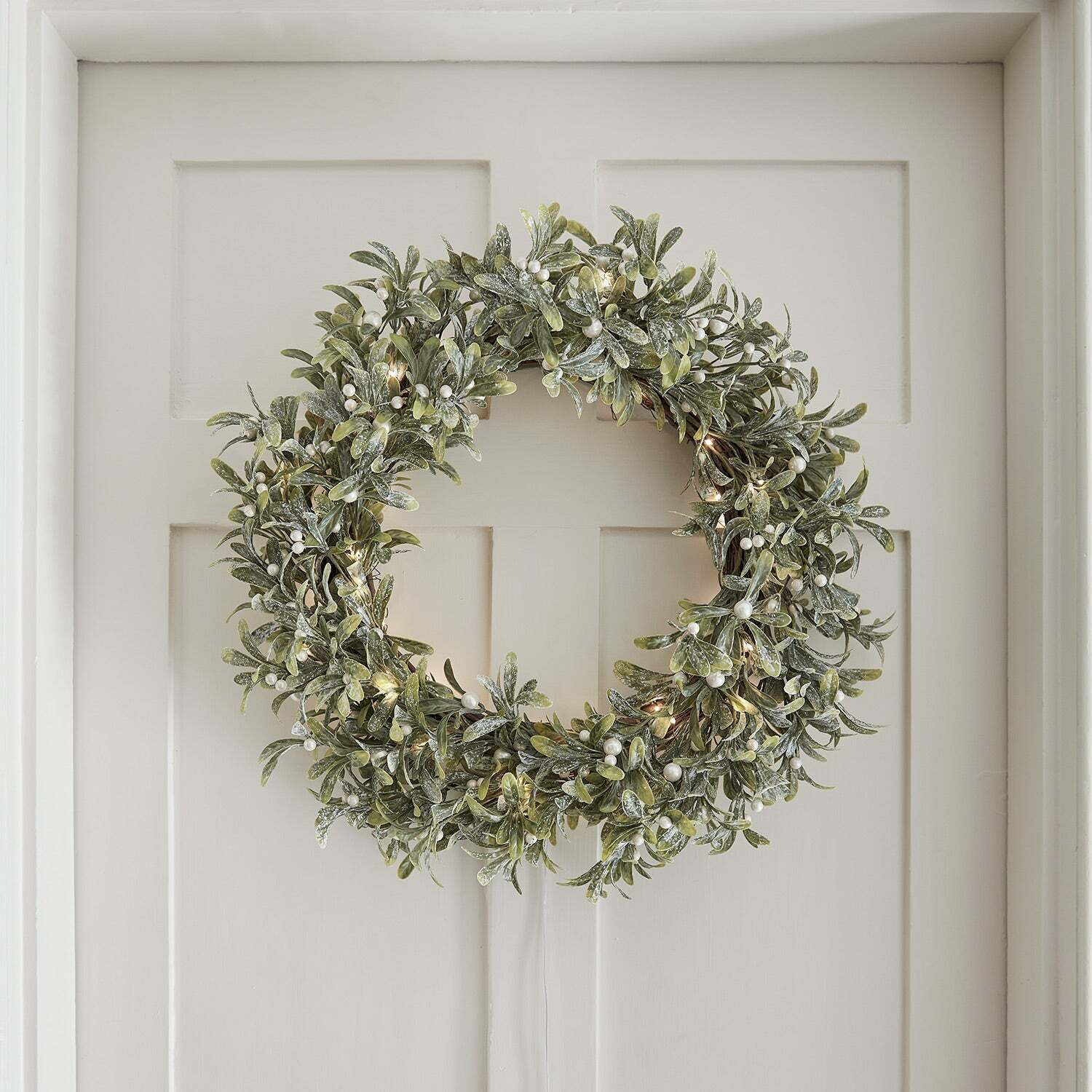 62cm Pre Lit Oversized Mistletoe Christmas Wreath - image 1