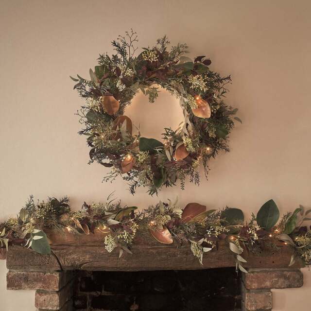 Pre Lit Autumn & Christmas Wreath & Garland - image 1