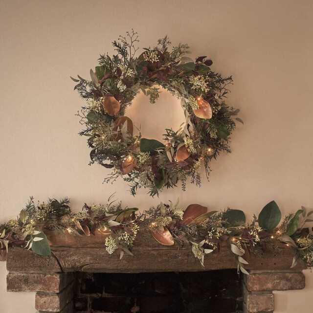 Pre Lit Autumn & Christmas Wreath & Garland - image 1