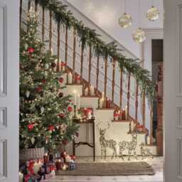 1.8m Deluxe Christmas Foliage Garland - thumbnail 2