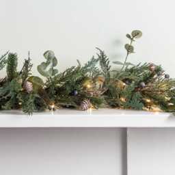 2m Pre Lit Berry and Pinecone Garland - thumbnail 1