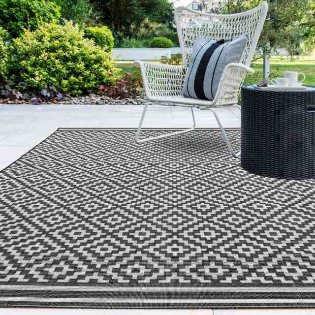Geometric Diamond Outdoor Rug - Black & White, 120 x 170cm