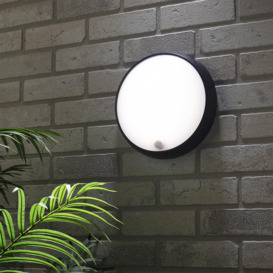 Grato 15 Watt LED Outdoor Round Bulkhead Light with PIR Sensor - Black - thumbnail 3
