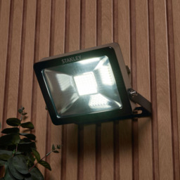 Stanley Zurich Outdoor 20 Watt LED Flood Light - Cool White - Black - thumbnail 5