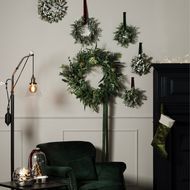Medium Frosted Eucalyptus Candle Wreath - thumbnail 3