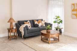 Elvarin Round Coffee Table - thumbnail 3