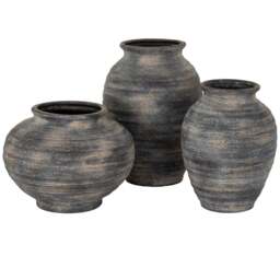Stable & Sculptural: The Marra Squat Vase - thumbnail 5