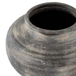 Stable & Sculptural: The Marra Squat Vase - thumbnail 3