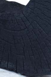 Sculpture Black with Mango Wood Travertine Base Corvessa - thumbnail 6