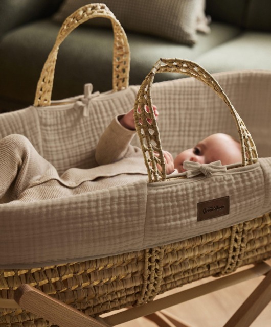 Little Green Sheep Muslin Moses Basket & Mattress - Truffle