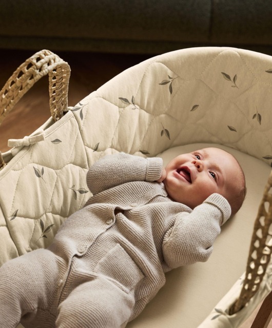 Little Green Sheep Quilted Moses Basket and Mattress - Leaves