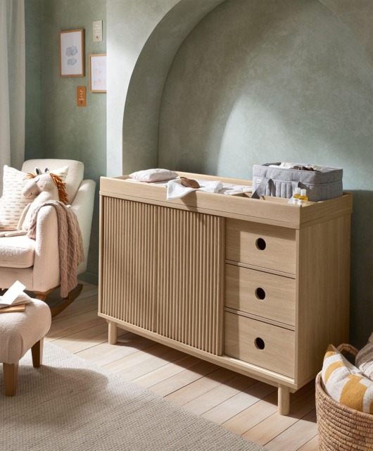 Oska Wide Dresser Changer - Oak