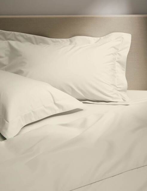 M&S 2 Pack Egyptian Cotton 230 Thread Count Crisp Oxford Pillowcases Cream
