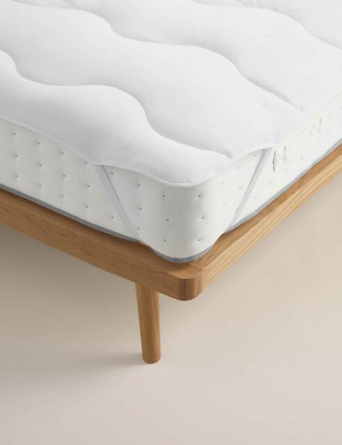 Body Sensor™ Body Temperature Control Mattress Topper White