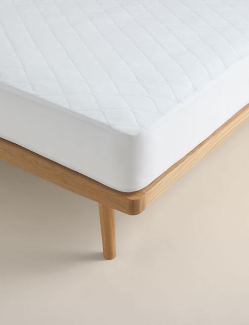 Body Sensor™ Body Temperature Control Mattress Protector White
