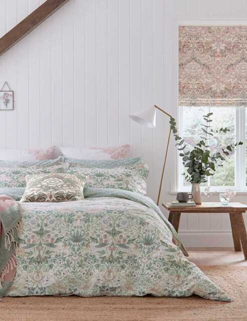 Morris & Co Pure Cotton Strawberry Thief Cochineal Bedding Set Pink Mix