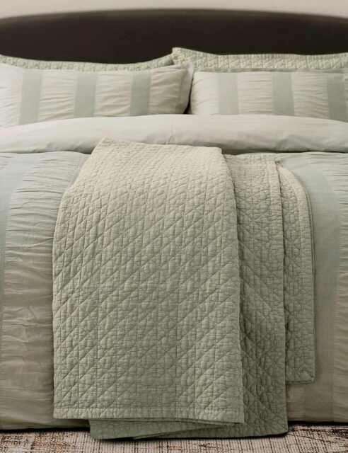 Bedeck of Belfast Pure Cotton Stonewashed Quilted Throw Green