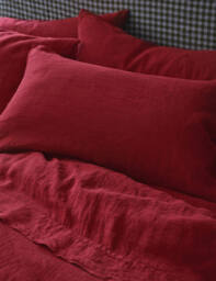 Piglet In Bed Pure Linen Pillowcase Set Red