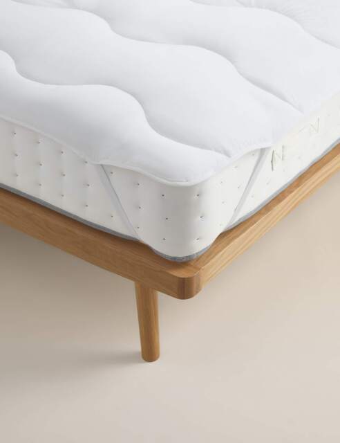 Body Sensor™ Body Temperature Control Mattress Topper White