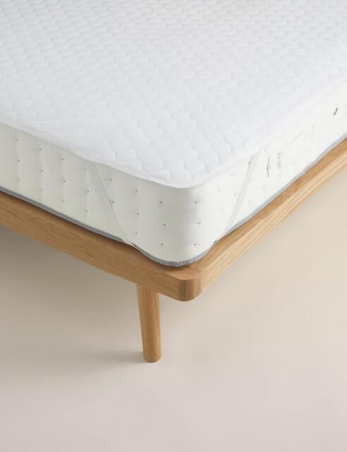 M&S Microfibre Mattress Protector White