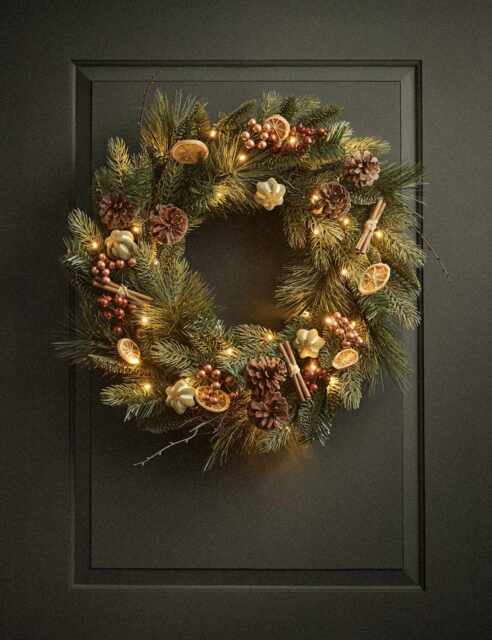M&S 26in Pre-Lit Lime Cinnamon Wreath Green Mix