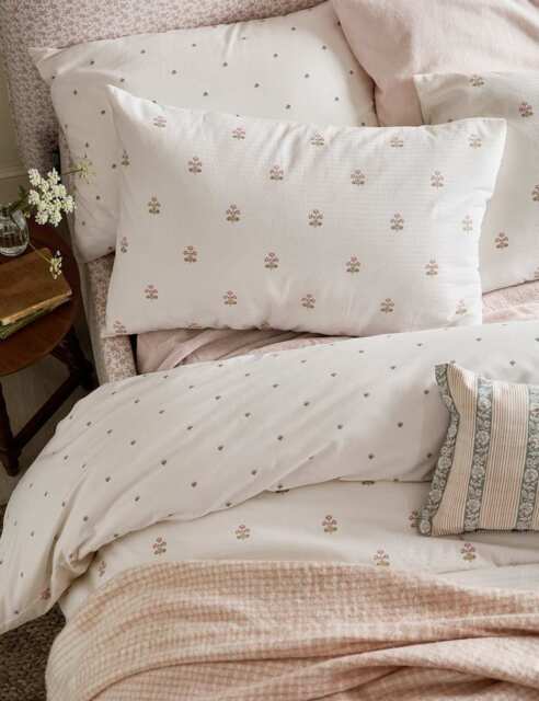 Laura Ashley Set of 2 Harthill Dairy Pure Cotton Pillowcases White Mix
