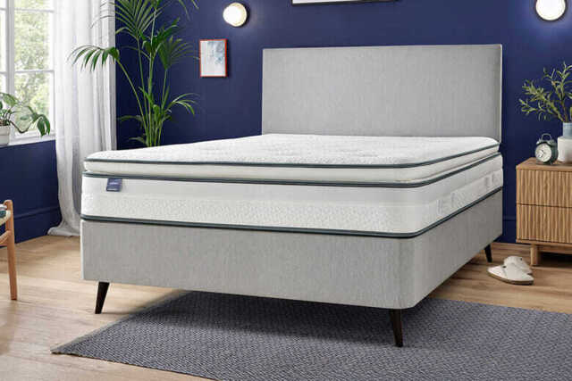 Silentnight UltraGel Miracoil Pillowtop Mattress, Single
