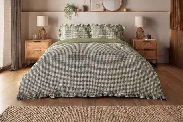Silentnight Supersoft Gingham Seersucker Ruffle Duvet Set � Sage, Single