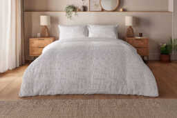 Silentnight Supersoft Seersucker Duvet Set � White, Single